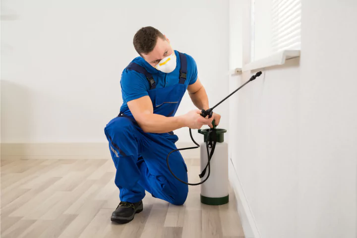 Worker from Oregon Pest Guard